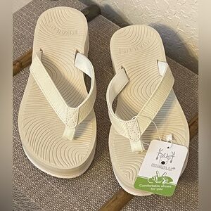 NWT- KuaiLu Women’s Flip Flops Ladies Yoga Mat Platform Thong Sandals- Size 7